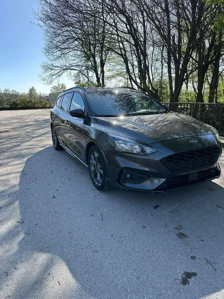 Used Ford Focus ST-Line 125 HP (91 kW) 2018 Grey Estate