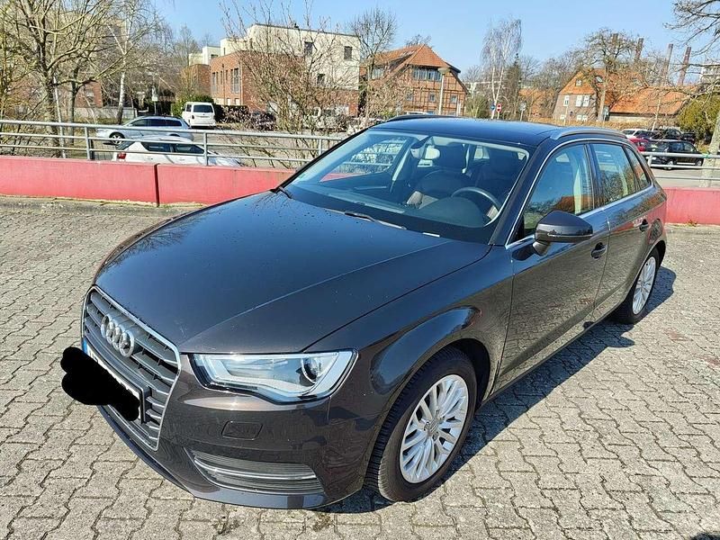 Braun Gebraucht 2013 Audi A3 Ambiente Kleinwagen | 8.800 € (Fairer Preis) - Bild 1/4