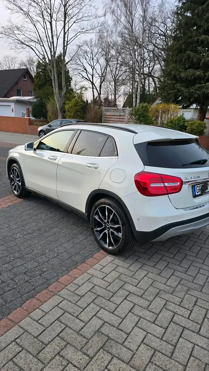 Gebraucht Mercedes GLA220 170 PS (125 kW) 2015 Weiß SUV