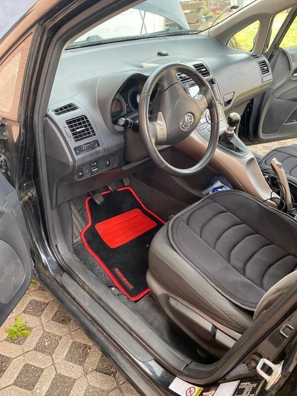 Schwarz Gebraucht 2008 Toyota Auris Limousine | 2.000 € (Superpreis) - Bild 1/4