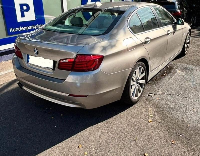 Gebraucht BMW 530 M Sport 258 PS (189 kW) 2012 Silber Limousine