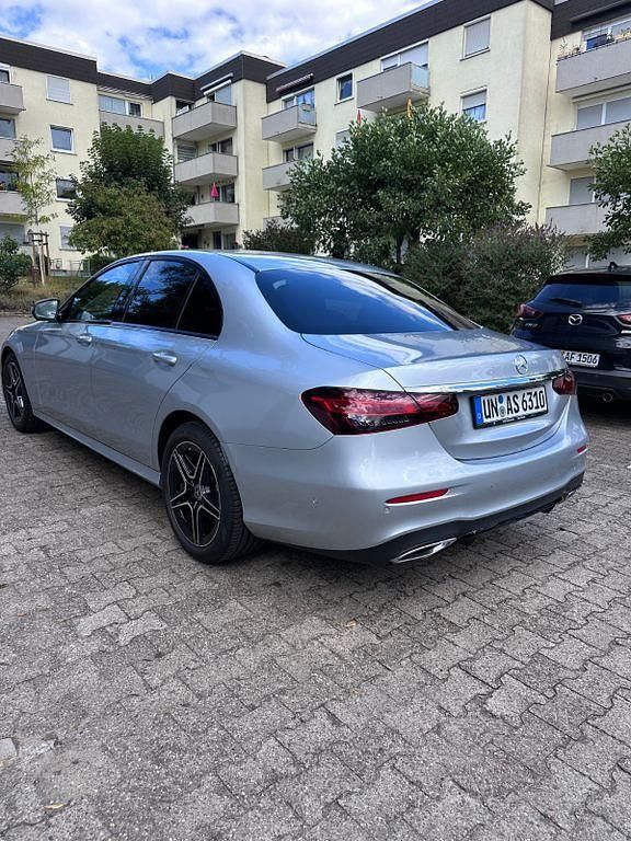 Silber Gebraucht 2023 Mercedes E200 Limousine | 38.900 € (Guter Preis) - Bild 1/4