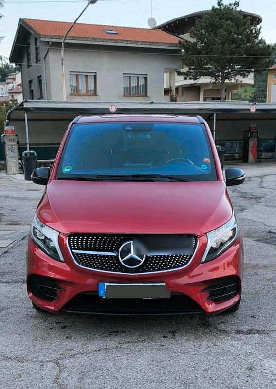 Rot Gebraucht 2021 Mercedes V250 Van / Kleinbus | 36.500 € (Fairer Preis) - Bild 1/4