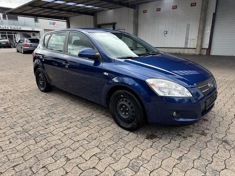 Blau Gebraucht 2008 Kia Ceed EX Limousine | 2.450 € (Teuer) - Bild 1/4