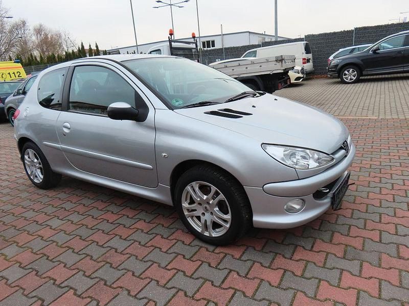 Gebraucht Peugeot 206 Tendance 88 PS (64 kW) 2005 Grau Kleinwagen