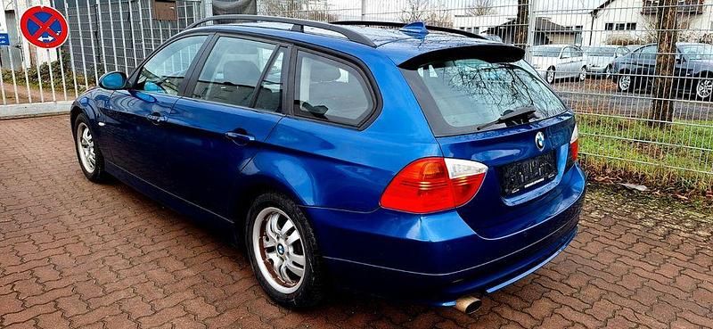 Gebraucht BMW 320 150 PS (110 kW) 2006 Blau Kombi