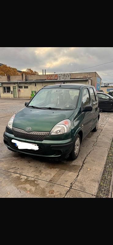 Grün Gebraucht 2001 Toyota Yaris Kombi | 3.000 € (Guter Preis) - Bild 1/4