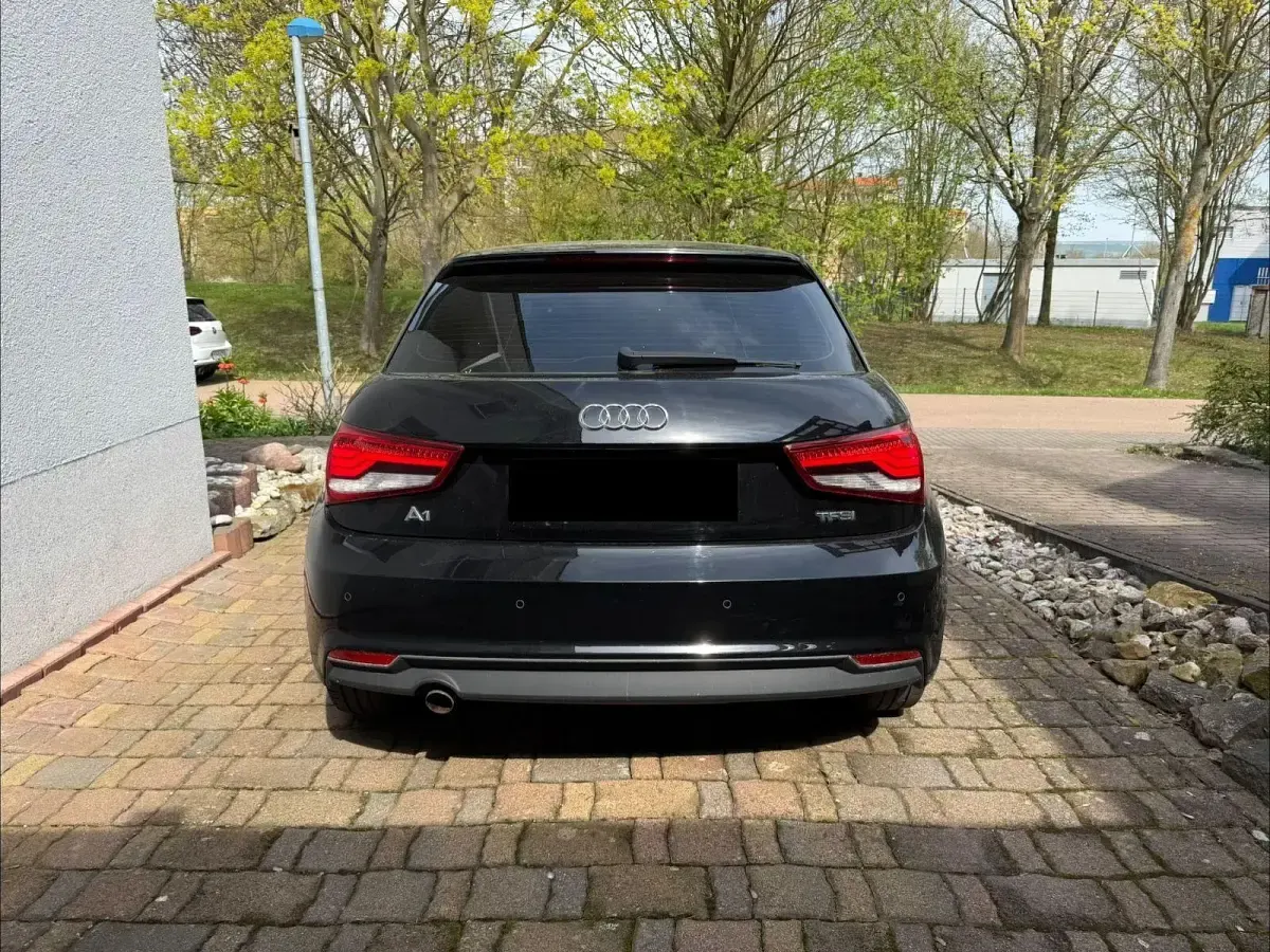 Gebraucht Audi A1 95 PS (69 kW) 2015 Schwarz Kleinwagen