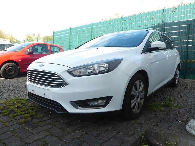 Gebraucht Ford Focus Titanium 120 PS (88 kW) 2015 Weiß Limousine