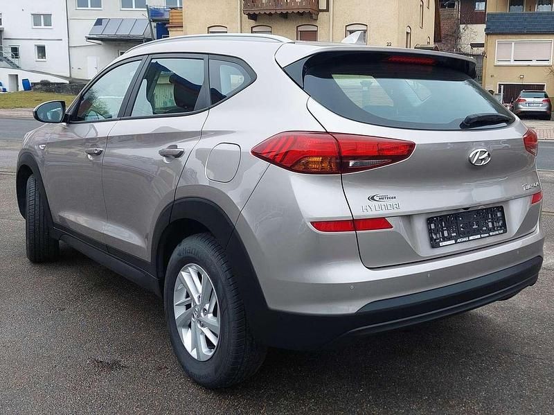 Gebraucht Hyundai Tucson Select 132 PS (97 kW) 2019 White sand / met SUV