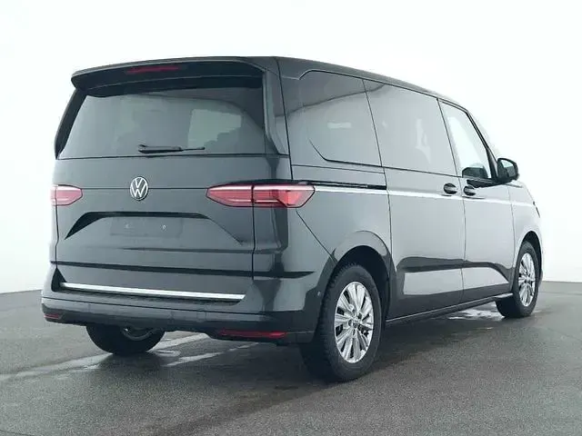 Second-hand VW Multivan Style 150 CP (110 kW) 2025 Negru Monovolum