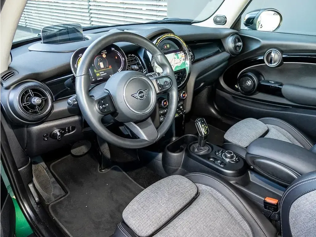 Gebraucht Mini Cooper 135 kW (184 PS) 2023 British racing green metallic (metallic) Kleinwagen