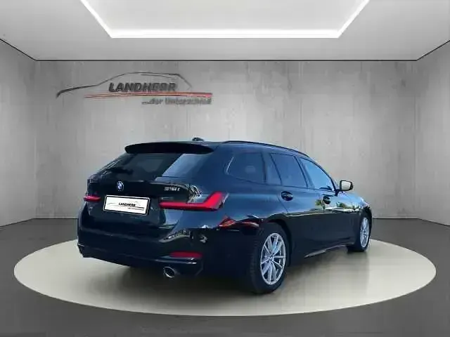 Gebraucht BMW 318 156 PS (114 kW) 2025 Saphirschwarz Kombi