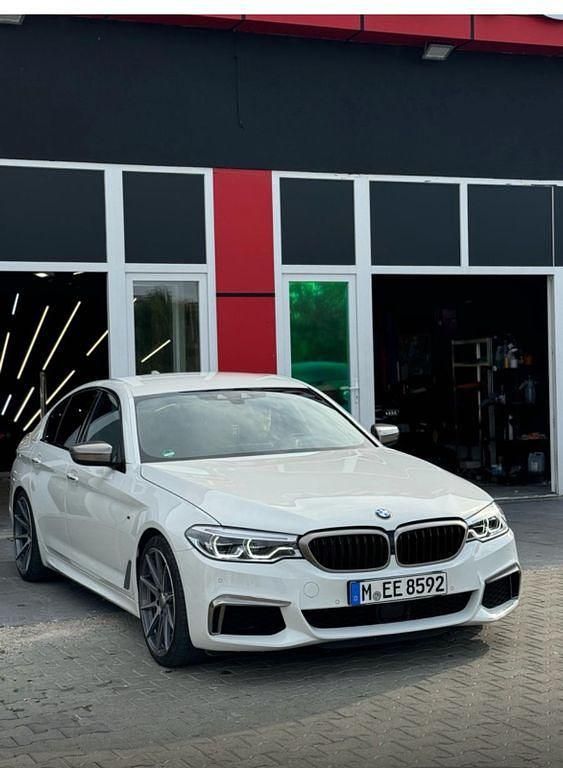 Weiß Gebraucht 2017 BMW M550 Sport Line Limousine | 34.900 € (Fairer Preis) - Bild 1/4