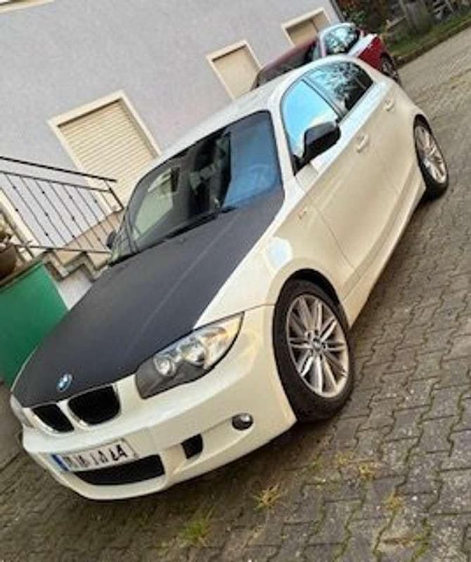 Weiß Gebraucht 2009 BMW 116 Sport Line Kleinwagen | 4.000 € (Guter Preis) - Bild 1/4