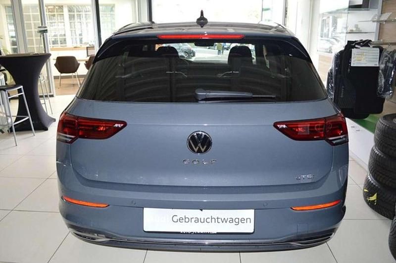 Gebraucht VW Golf VIII Move 150 PS (110 kW) 2023 Delfingrau metallic Limousine