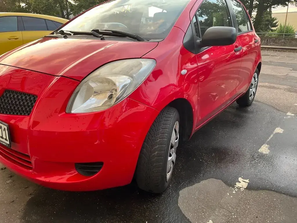 Gebraucht Toyota Yaris 69 PS (50 kW) 2009 Rot Kleinwagen