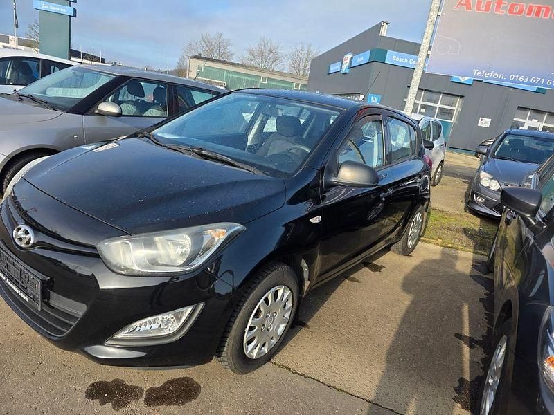 Gebraucht Hyundai i20 Trend 86 PS (63 kW) 2012 Schwarz Kleinwagen