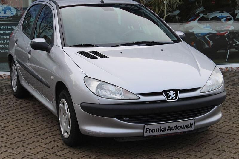 Gebraucht Peugeot 206 75 PS (55 kW) 2001 Silber Limousine