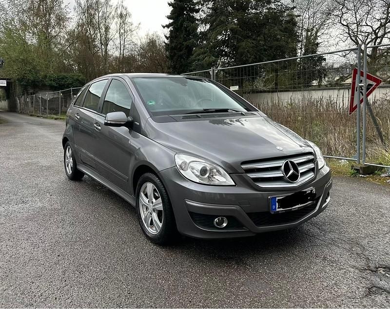 Gebraucht Mercedes B180 116 PS (85 kW) 2009 Beige Van / Kleinbus