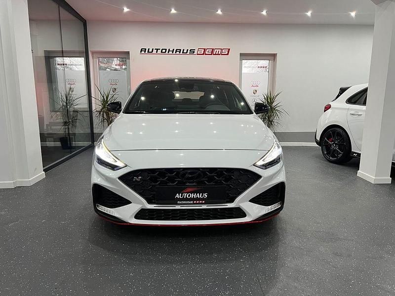 Weiß Gebraucht 2022 Hyundai i30 Edition Limousine | 33.950 € (Teuer) - Bild 1/4