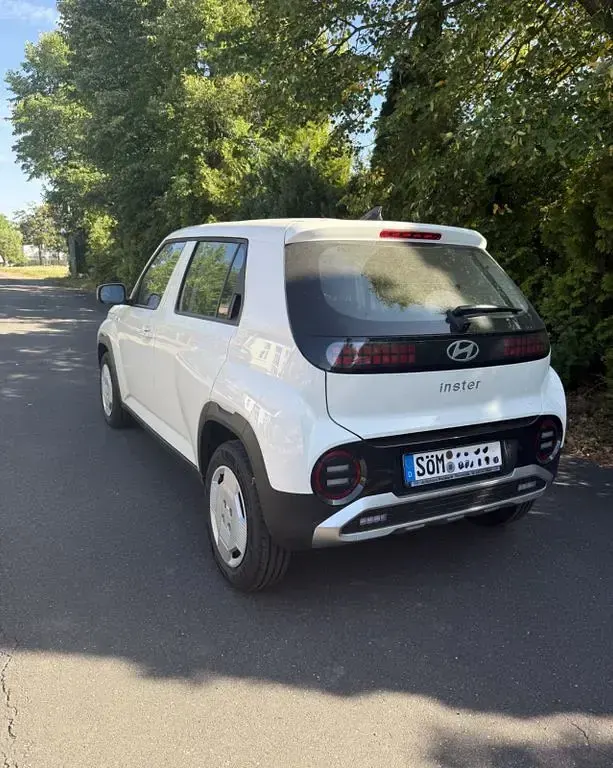 Gebraucht Hyundai Inster Select 71 kW (97 PS) 2025 Weiß Kleinwagen
