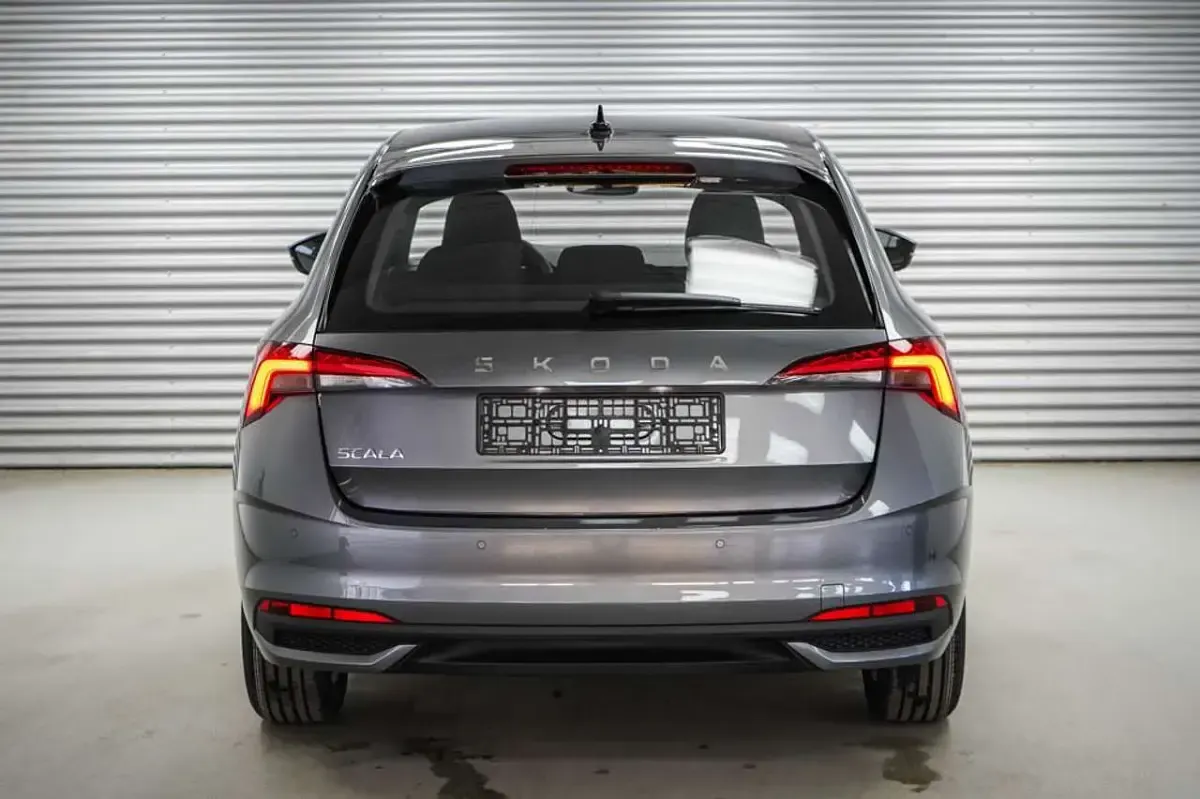 Neu Skoda Scala Selection 116 PS (85 kW) 2026 Graphite grau metallic (5x) Kleinwagen