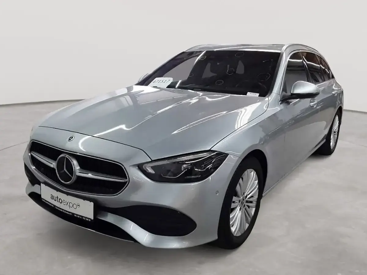 Gebraucht Mercedes C200 Avantgarde 163 PS (119 kW) 2023 Hightechsilber metallic Kombi
