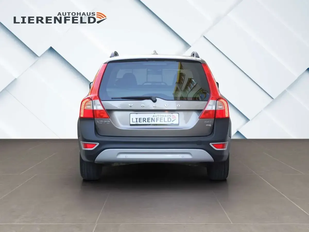 Gebraucht Volvo XC70 Kinetic 175 PS (128 kW) 2010 Grau Kombi