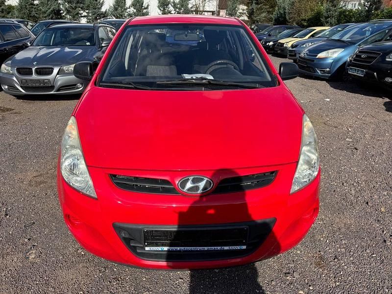 Gebraucht Hyundai i20 77 PS (56 kW) 2009 Rot Kleinwagen