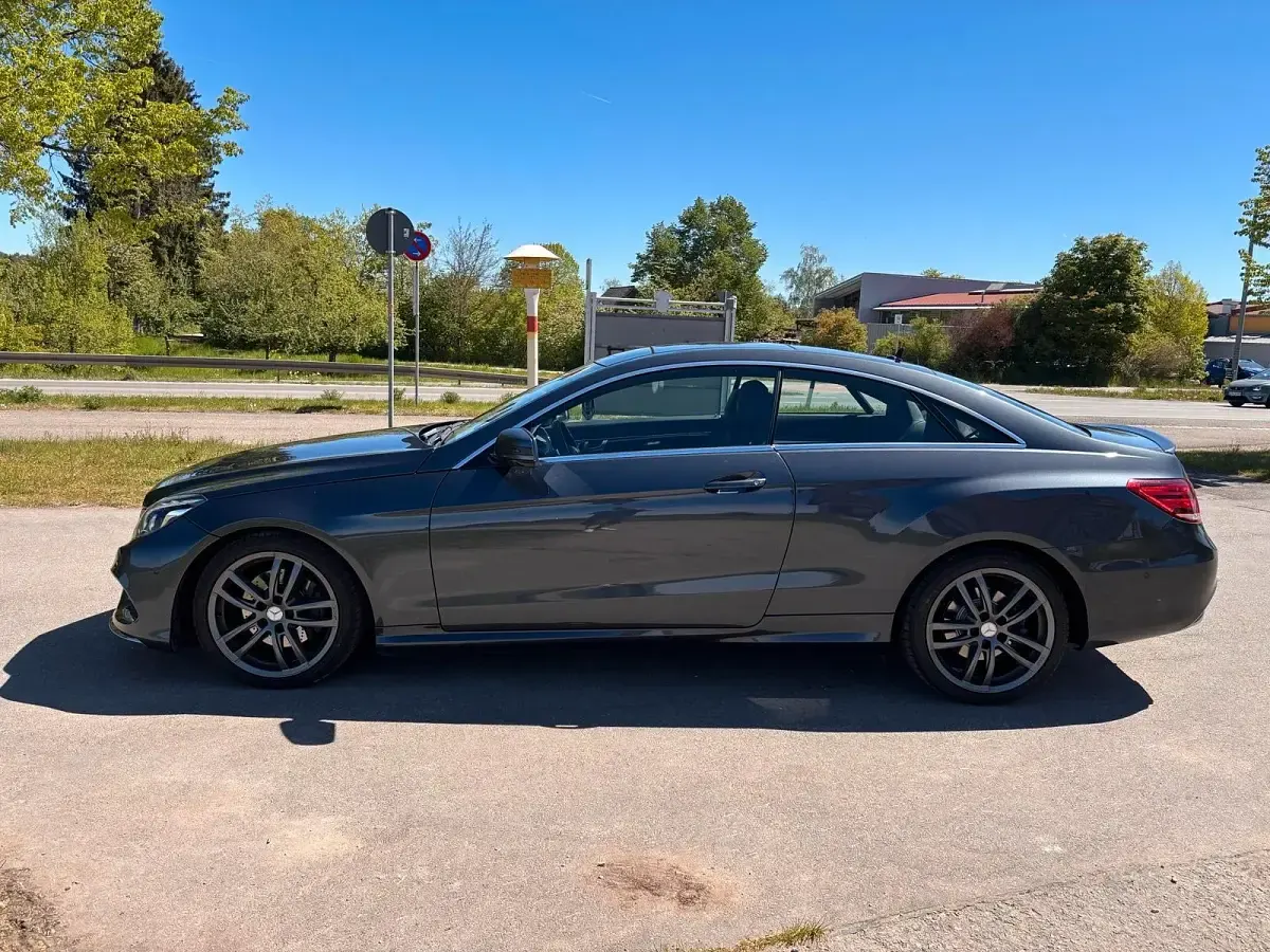 Gebraucht Mercedes E350 306 PS (225 kW) 2026 Grau Limousine