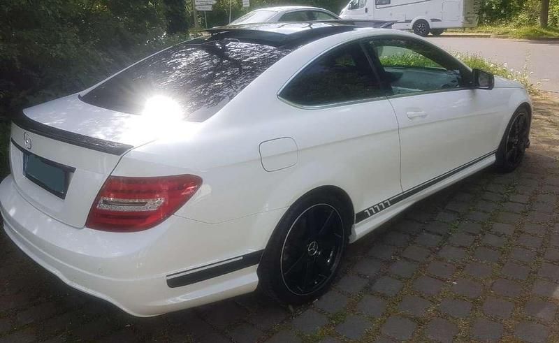 Gebraucht Mercedes C180 156 PS (114 kW) 2012 Weiß Coupé