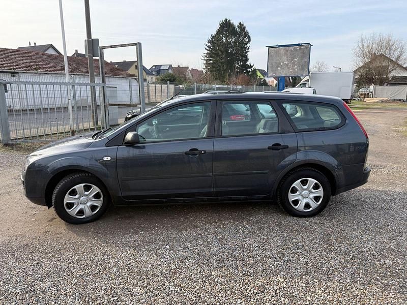 Gebraucht Ford Focus Trend 116 PS (85 kW) 2005 Grau Kombi