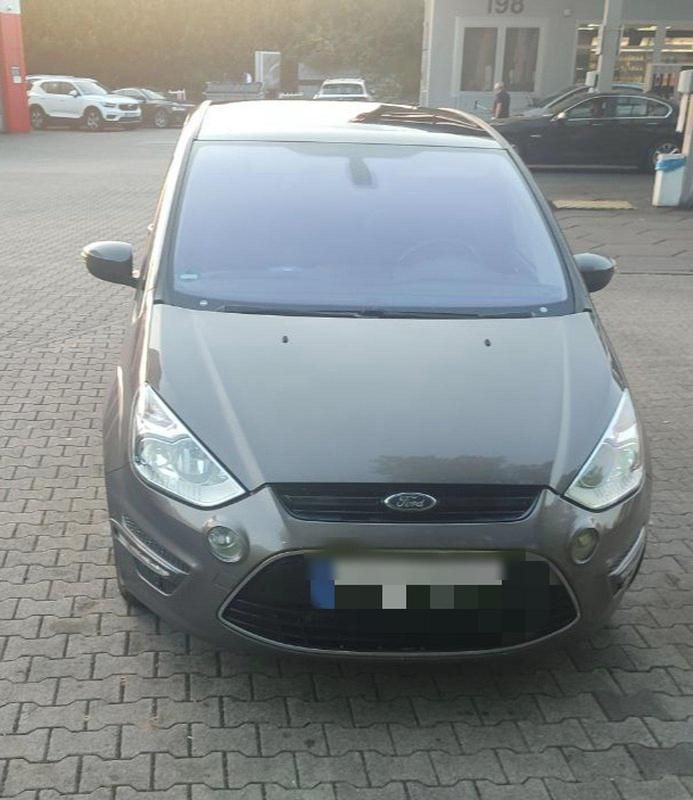 Braun Gebraucht 2012 Ford S-MAX S Van / Kleinbus | 7.500 € (Fairer Preis) - Bild 1/4