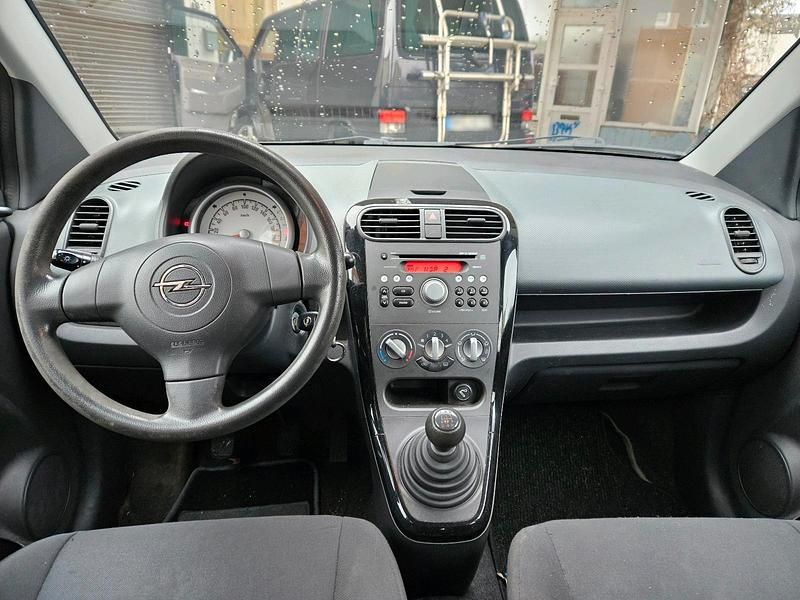 Gebraucht Opel Agila 65 PS (47 kW) 2009 Silber Kleinwagen