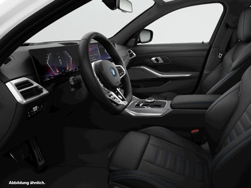 Weiß Gebraucht 2024 BMW 330e Kombi | 55.601 € - Bild 1/2