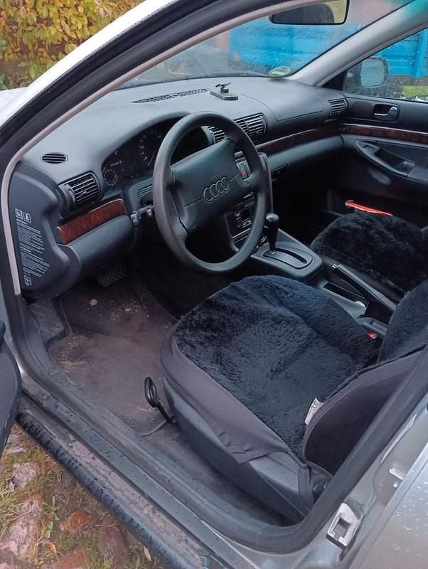 Gebraucht Audi A4 125 PS (91 kW) 1996 Silber Limousine