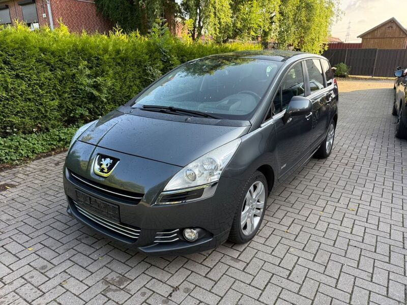 Grau Gebraucht 2014 Peugeot 5008 Business-Line Van / Kleinbus | 5.950 € (Fairer Preis) - Bild 1/4