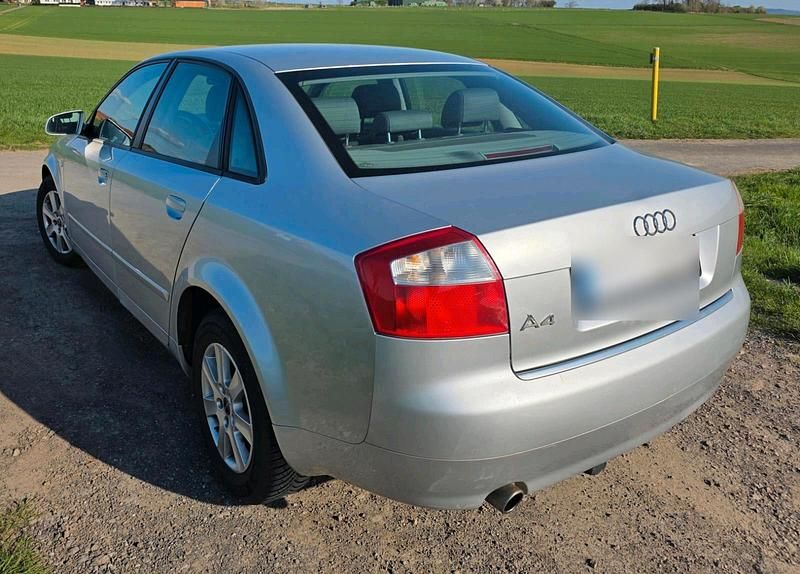 Gebraucht Audi A4 102 PS (75 kW) 2004 Silber Limousine