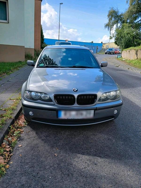 Gebraucht BMW 318 143 PS (105 kW) 2005 Silber Limousine