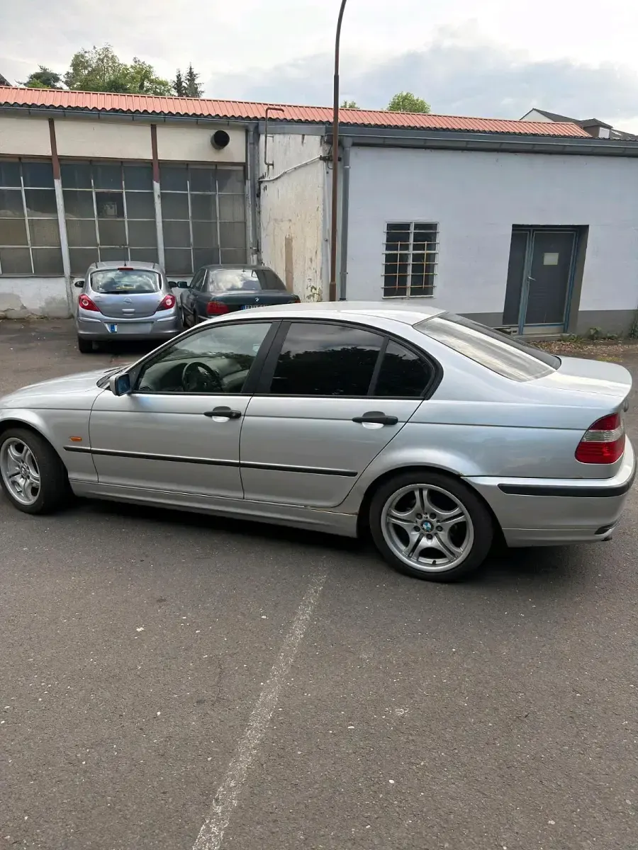 Gebraucht BMW 320 136 PS (100 kW) 1999 Silber Limousine