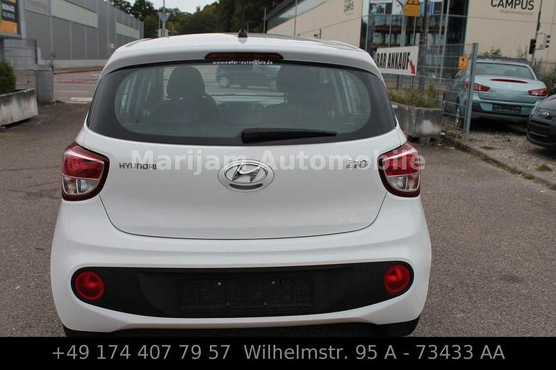 Gebraucht Hyundai i10 Classic 67 PS (49 kW) 2017 Weiß Kleinwagen