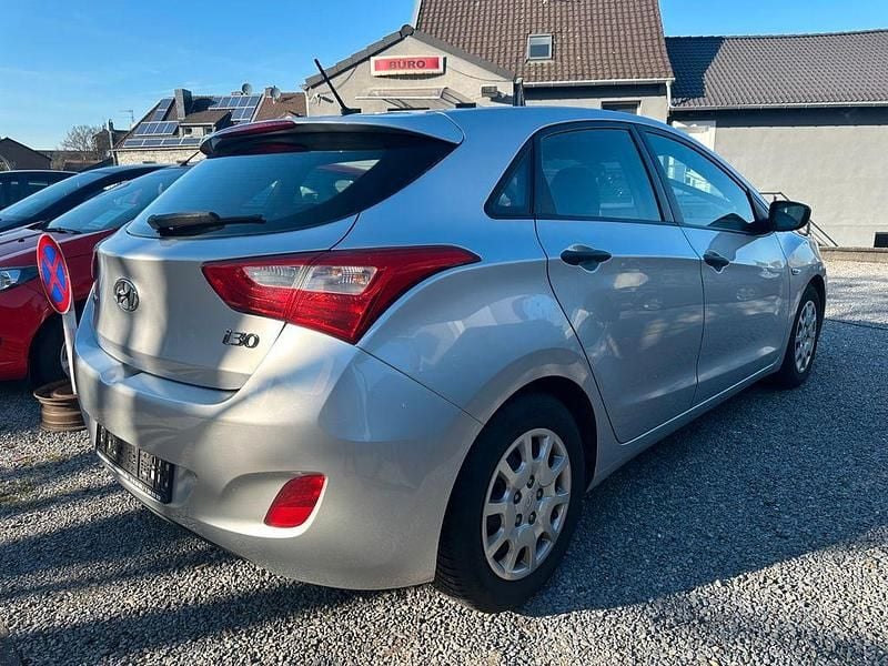 Gebraucht Hyundai i30 99 PS (72 kW) 2012 Grau Limousine