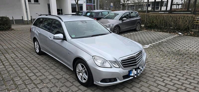 Silber Gebraucht 2011 Mercedes E250 Kombi | 7.200 € (Superpreis) - Bild 1/4