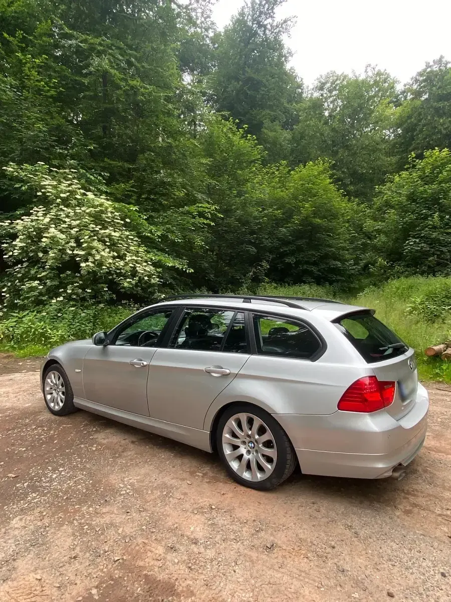 Gebraucht BMW 318 143 PS (105 kW) 2009 Silber Kombi