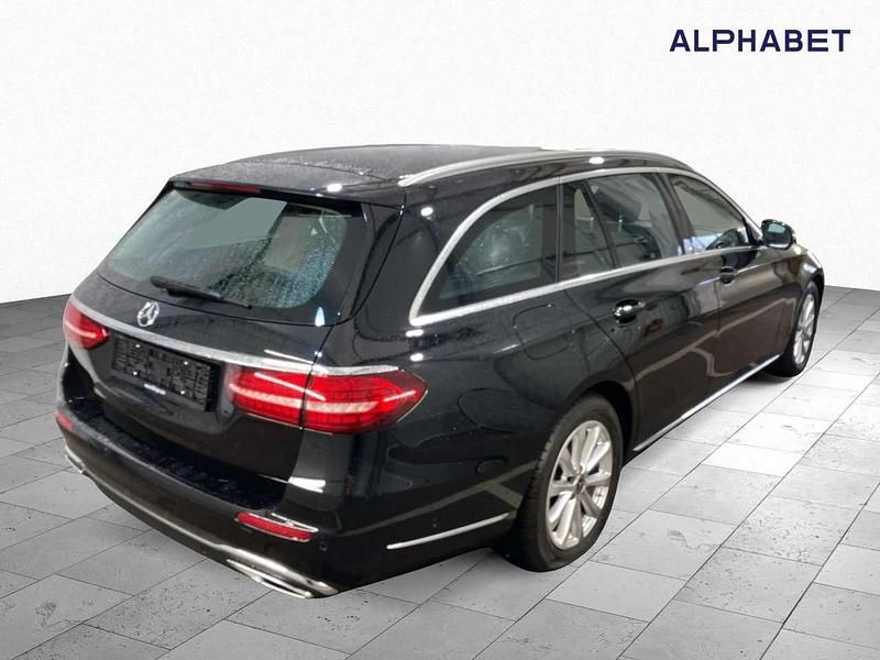 Gebraucht Mercedes E220 Exclusive 194 PS (142 kW) 2021 Obsidianschwarz Kombi