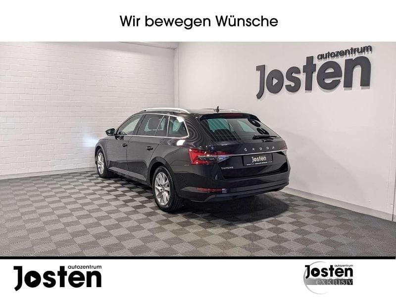 Gebraucht Skoda Superb Style 150 PS (110 kW) 2024 Blackmagic perleffekt Kombi