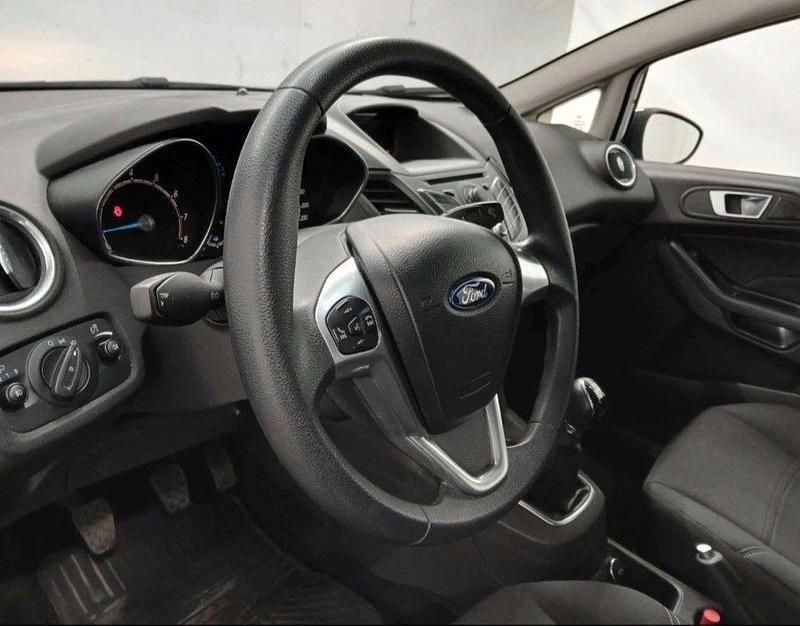 Gebraucht Ford Fiesta SYNC Edition 80 PS (58 kW) 2014 Blau Kleinwagen
