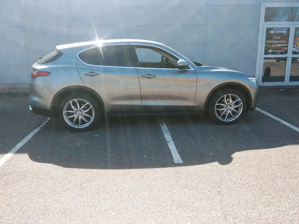 Gebraucht Alfa Romeo Stelvio Super 200 PS (147 kW) 2017 Grau SUV