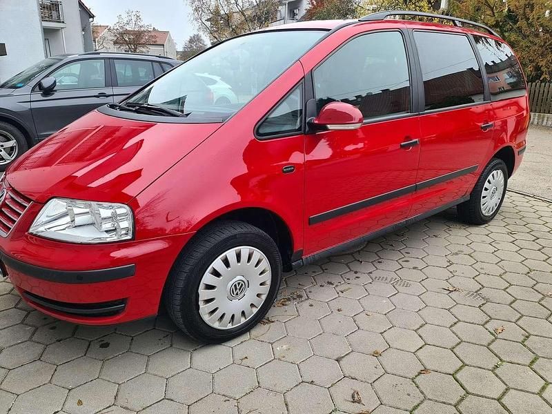 Gebraucht VW Sharan Trendline 140 PS (102 kW) 2009 Rot Van / Kleinbus